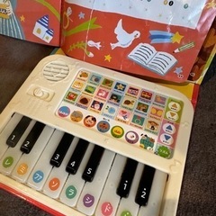 ピカピカひかるピアノの画像
