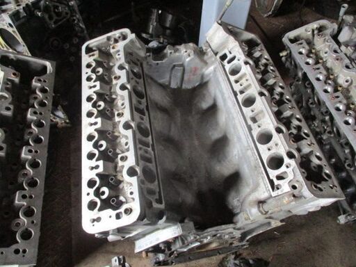 メルセデス―ベンツ126-500-560エンジン.シリンダーヘツト販売 300,000円