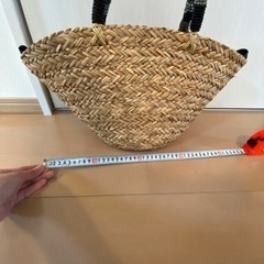 【中古・美品】丸底　かぶせ布　内ポケットつき　フリンジかごバッグ カゴバックの画像