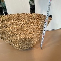 【中古・美品】丸底　かぶせ布　内ポケットつき　フリンジかごバッグ カゴバックの画像