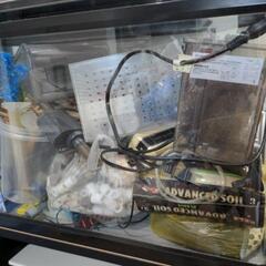 60センチ水槽2本 LED照明 フィルター 水槽台等々 セットの画像