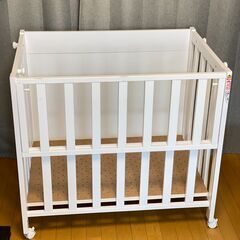 5WAYで使えるベビーベッド「ミニベッド＆デスク」の画像