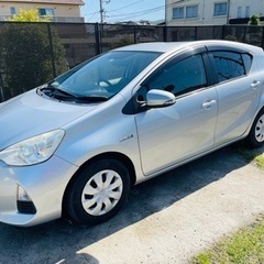 トヨタ。アクア ハイブリッド。Toyota AQUA 2012