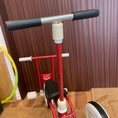 無印良品　三輪車　舵取り棒付き　赤の画像