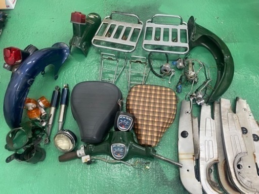 スーパーカブ　純正部品まとめ売り　大阪　メーターシート　キャリア　外装