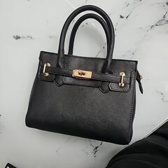 ハンドバッグ　CECIL McBEE　ブラックの画像