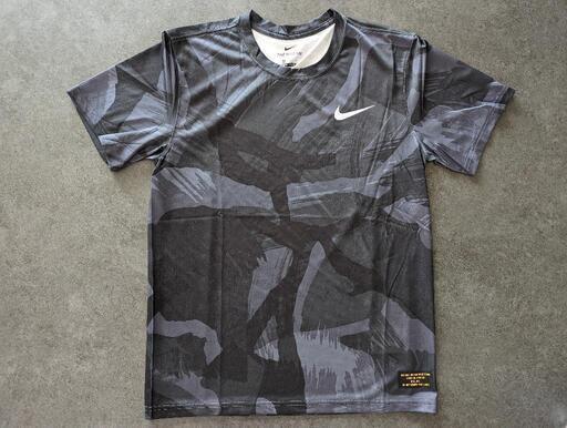 【完全新品未使用】Nike メンズトレーニング用半袖Ｔシャツ Mサイズ