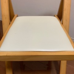 折りたたみ椅子の画像