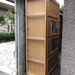 ガラス扉キャビネット