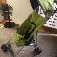 折りたたみベビーカーの画像