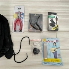 ※譲り先決まりました【弦なし】ミニギター、ギタースタンド、譜面台などの画像