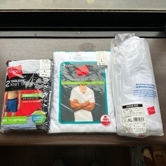 白いTシャツとトランクスパンツHanes 