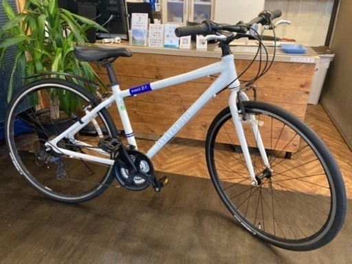 【momentum 前後タイヤ・チューブ新品！】3×6速　700×28cクロスバイク　ホワイト