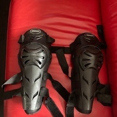 早急希望‼️ライダー膝プロテクター左右2個