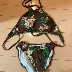 水着　茶色　花柄