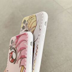【新品未使用】iPhone11Pro/5.8インチ セーラムーン 月野うさぎ 美少女戦士 アイフォン ショルダー ストラップ ストラップホール シリコン製 キャラクター 小型 薄型 軽量 ショルダー カバー ケース 韓国 BLACKPINK おしゃれ かわいい インスタ VLOG アニメ TikTok Instagram iPhone 11 Pro / 11 / SE 第3世代/ SE 第2世代 / XS / XR / X / 8 / 7  の画像