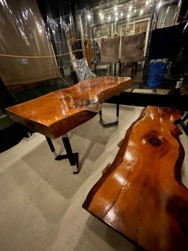 一枚板のダイニングテーブル値下げします。