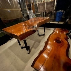一枚板のダイニングテーブル値下げします。