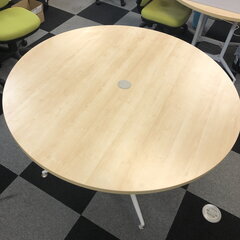 OAミーティングテーブルとTOKIO ハイバックフィットチェアの画像