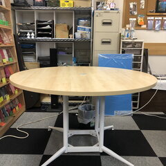 OAミーティングテーブルとTOKIO ハイバックフィットチェアの画像