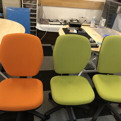 OAミーティングテーブルとTOKIO ハイバックフィットチェアの画像