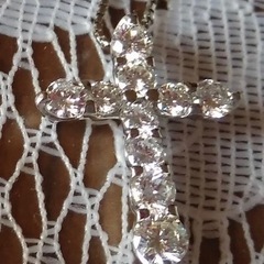 【高品質】鑑別書付 pt900 １.00ct ！天然ダイヤモンド クロスネックレス♪の画像
