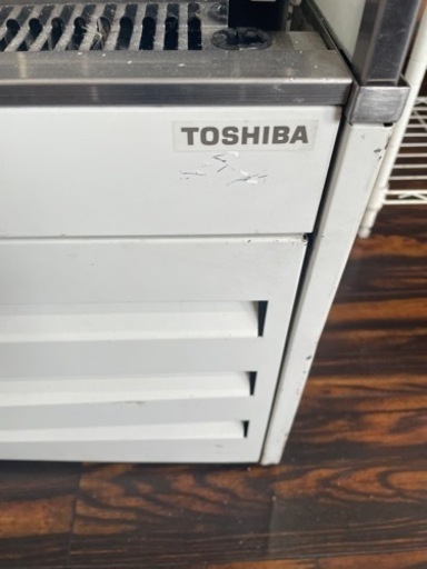 TOSHIBA製　業務用オープン冷蔵ショーケースです。　当方ケーキ用のショーケースを購入した為出品しました。幅860 高さ1400奥行