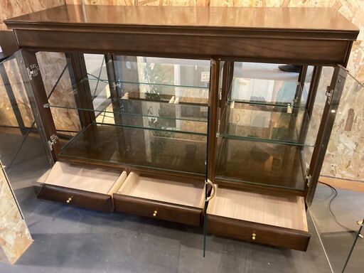 ☆中古￥14,800！【会員価格￥14,800】【店長おすすめ！】アンティーク　ショーケース　家具　収納家具　ランプ付き　幅120㎝ｘ