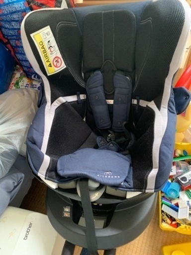 新生児〜4歳ごろ　チャイルドシート クルット6i エールベベ