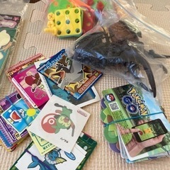 ※取引中【無料】宝箱: おもちゃ　クレヨン　シール　カードのまとめの画像