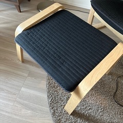 IKEA ポエング 黒 オットマン付きの画像