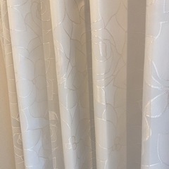 【美品】光沢感のあるカーテンの画像
