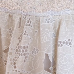 白いバラ柄のスカート/アクシーズファムの画像