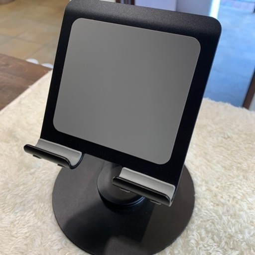 無機質なiPadスタンド