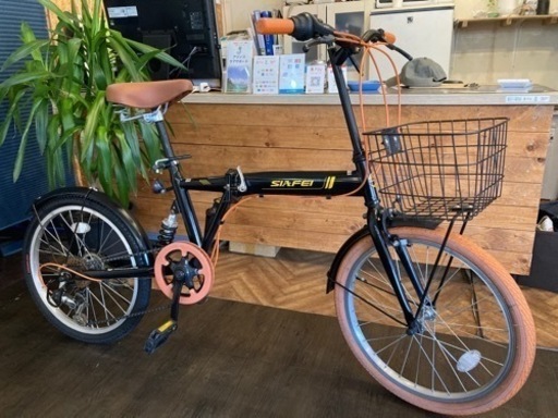 【後輪タイヤ・後輪チューブ新品！サスペンション付き】6段変速　カゴ付き20インチ折りたたみ自転車　ブラック×オレンジ