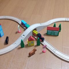 木のレール・電車　おもちゃ