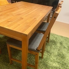 IKEA ダイニングテーブルセット クッション付きの画像