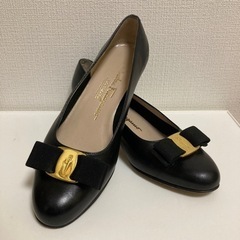 【募集中】訳ありフェラガモ パンプス 24〜25cm？