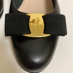 【募集中】訳ありフェラガモ パンプス 24〜25cm？の画像