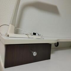 パソコンや学習に使えるデスクの画像