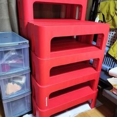 踏み台、4個、屋内使用の中古品。１台¥500。踏み台昇降運動にも最適。