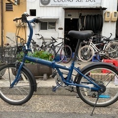 ??　折りたたみ自転車　２０インチ　6変速　カゴ　付き　白　配達可能