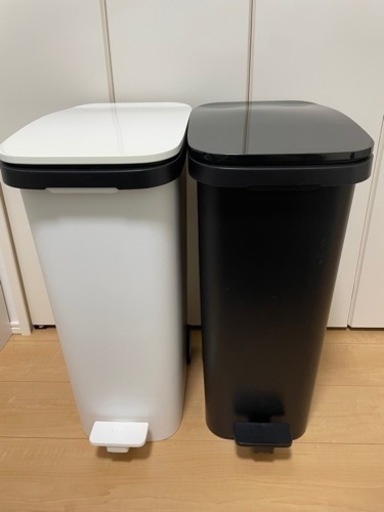 明日まで連絡なければ削除します。　ゴミ箱　ブラックのみ　黄ばみがあってもよければホワイトもお付けします。