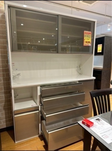 食器棚、美品です（引き渡しの方がキャンセルになったから、再投稿させていただきます）