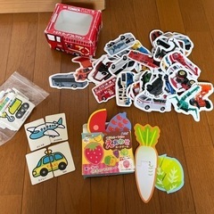 カード　DVD  トミカ　のりもの　くだもの　やさい