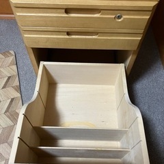 勉強机 付属引き出し 鍵付き カリモクの画像