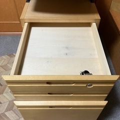 勉強机 付属引き出し 鍵付き カリモクの画像
