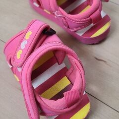 子供　サンダルの画像