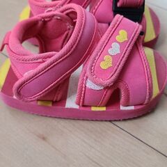 子供　サンダルの画像