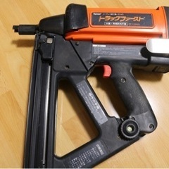ガス式鋲打ち機　ショートマガジン　トラックファースト　TF-1100JQの画像